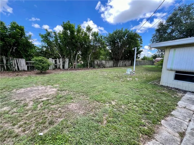 807  Laredo  AVE, Lehigh Acres, FL 33936