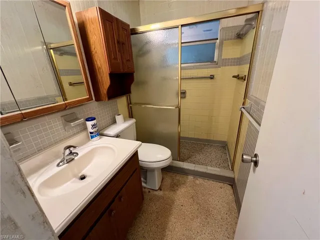 807  Laredo  AVE, Lehigh Acres, FL 33936