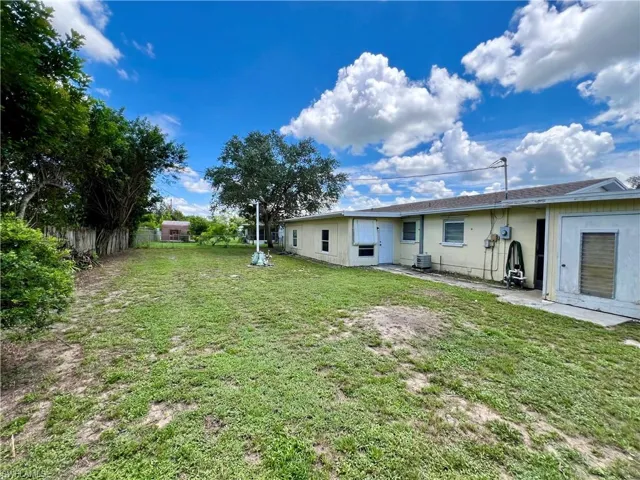 807  Laredo  AVE, Lehigh Acres, FL 33936