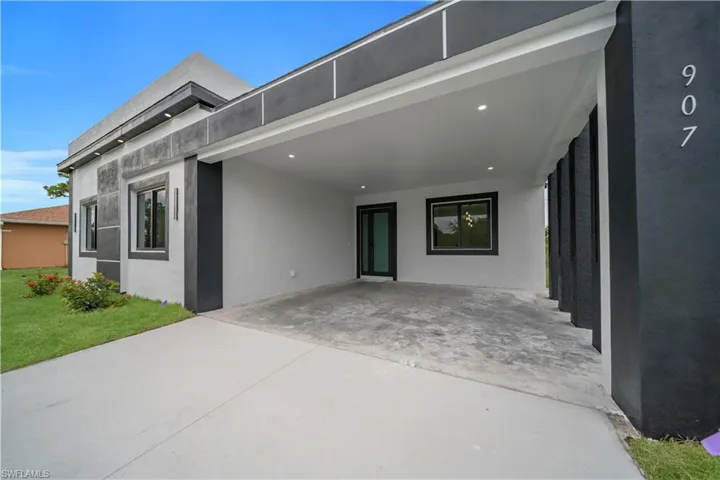 907 E 9th St, Lehigh Acres, Florida 33972