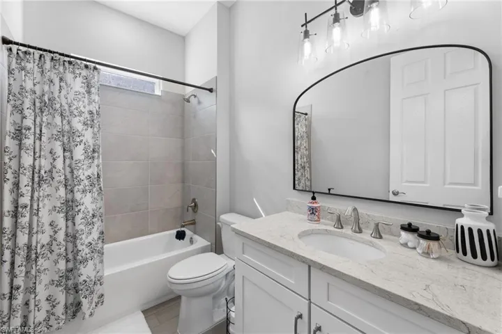 Guest 1 bath
