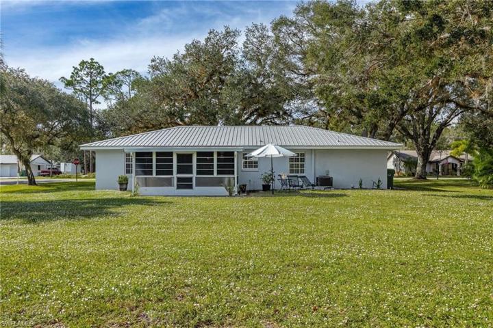 141  Florida  ST, LABELLE, FL 33935