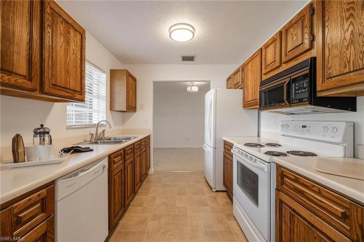 141  Florida  ST, LABELLE, FL 33935