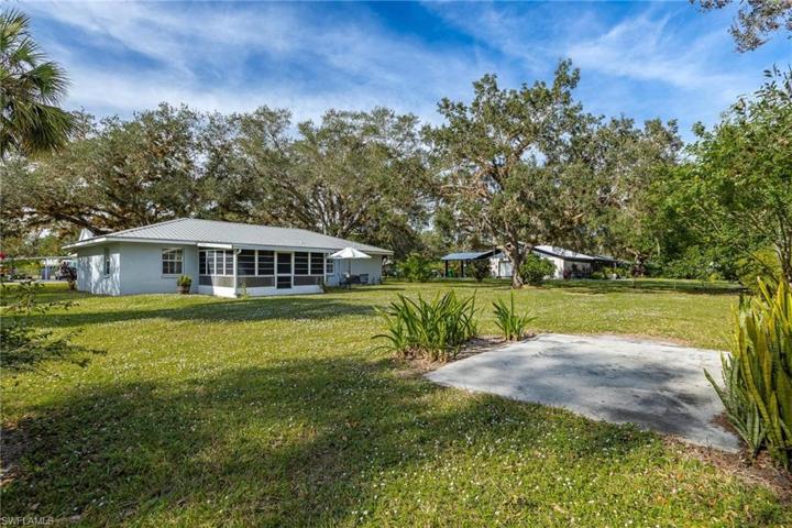 141  Florida  ST, LABELLE, FL 33935