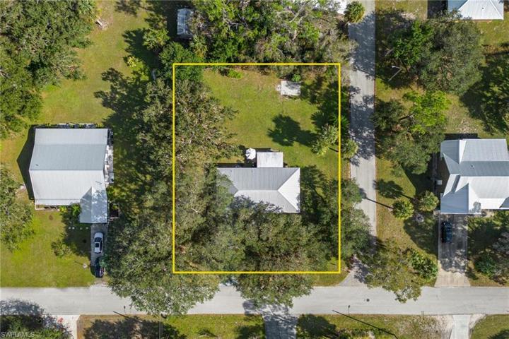 141  Florida  ST, LABELLE, FL 33935