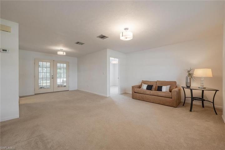 141  Florida  ST, LABELLE, FL 33935