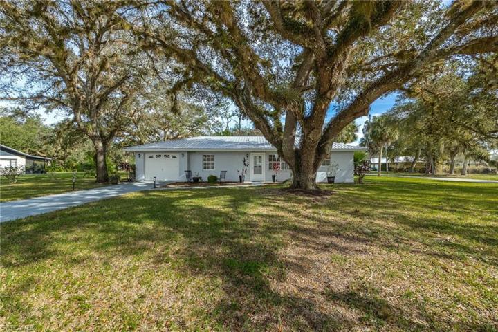 141  Florida  ST, LABELLE, FL 33935