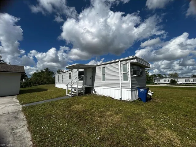 View of front facade with a front lawn