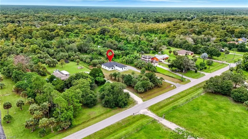 442  4th SE ST, Naples, FL 34117