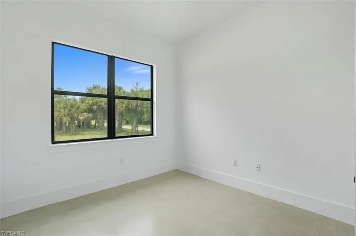 442  4th SE ST, Naples, FL 34117