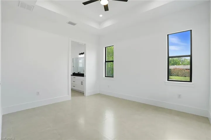 442  4th SE ST, Naples, FL 34117