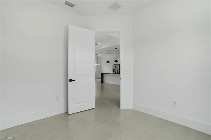 442  4th SE ST, Naples, FL 34117