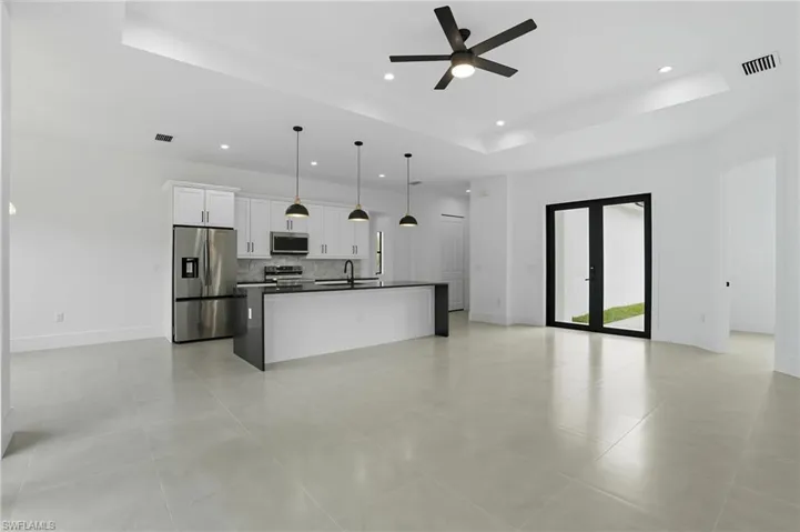 442  4th SE ST, Naples, FL 34117