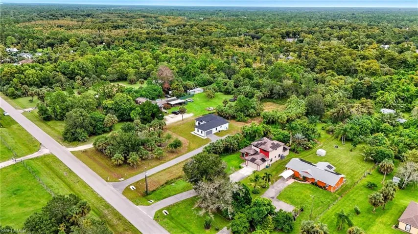 442  4th SE ST, Naples, FL 34117