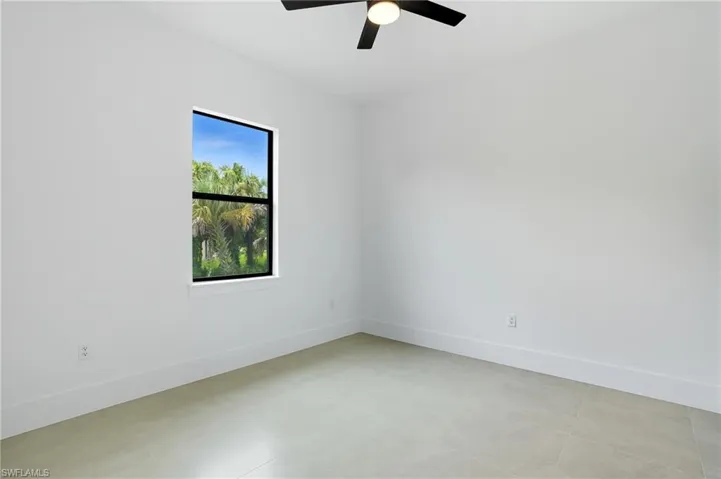 442  4th SE ST, Naples, FL 34117