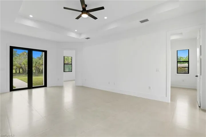 442  4th SE ST, Naples, FL 34117