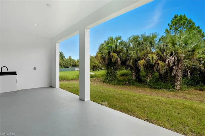 442  4th SE ST, Naples, FL 34117