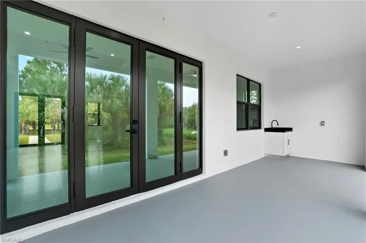 442  4th SE ST, Naples, FL 34117