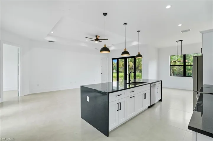 442  4th SE ST, Naples, FL 34117