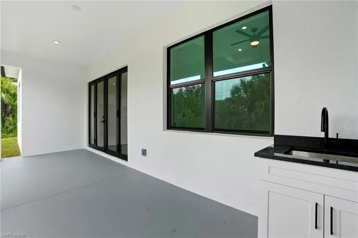 442  4th SE ST, Naples, FL 34117