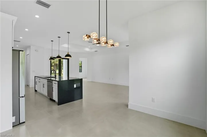 442  4th SE ST, Naples, FL 34117