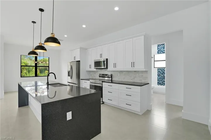 442  4th SE ST, Naples, FL 34117