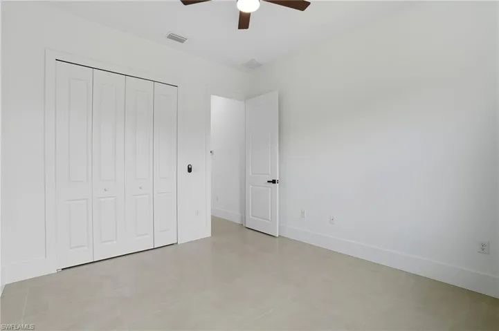442  4th SE ST, Naples, FL 34117