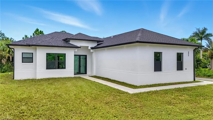 442  4th SE ST, Naples, FL 34117