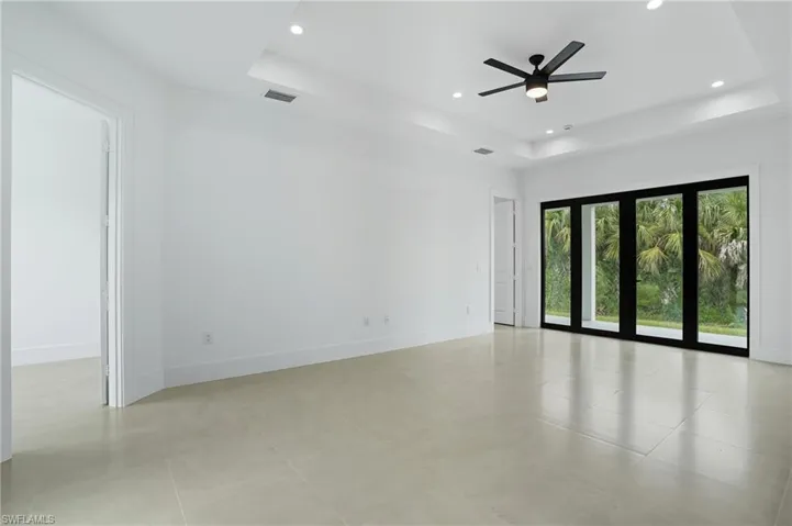 442  4th SE ST, Naples, FL 34117