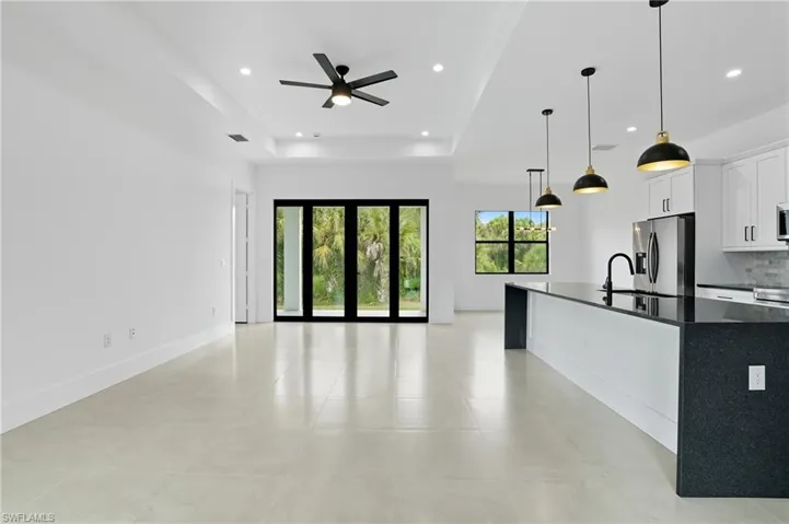 442  4th SE ST, Naples, FL 34117