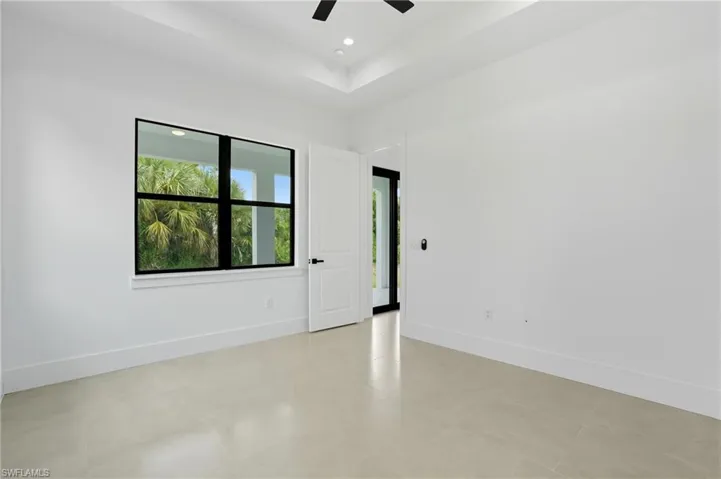 442  4th SE ST, Naples, FL 34117
