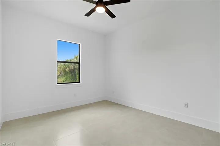 442  4th SE ST, Naples, FL 34117