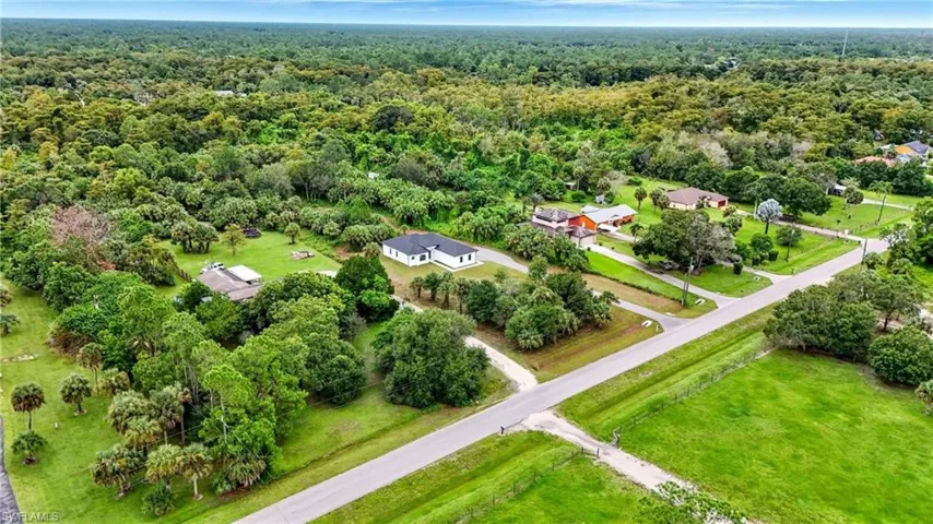 442  4th SE ST, Naples, FL 34117