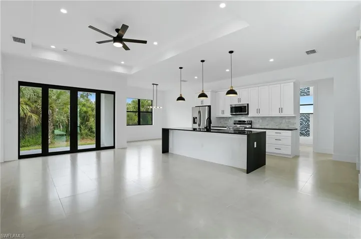 442  4th SE ST, Naples, FL 34117