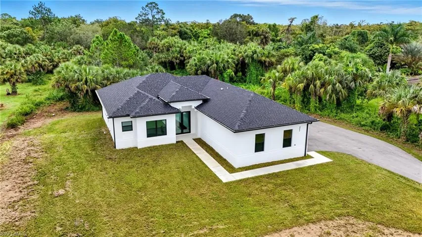 442  4th SE ST, Naples, FL 34117