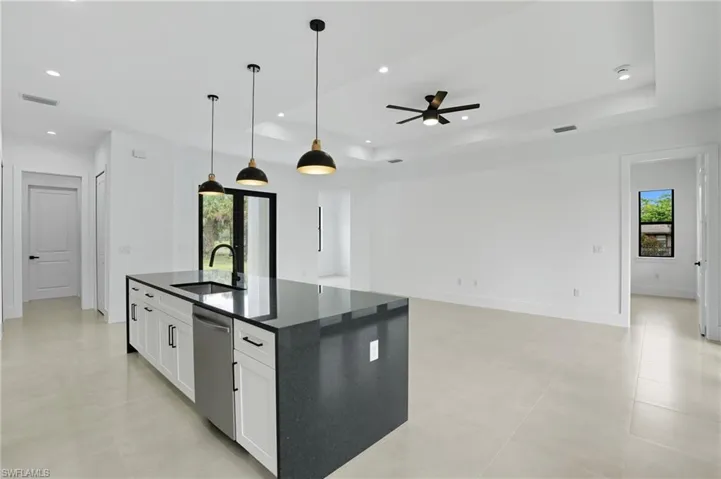 442  4th SE ST, Naples, FL 34117