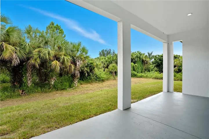 442  4th SE ST, Naples, FL 34117