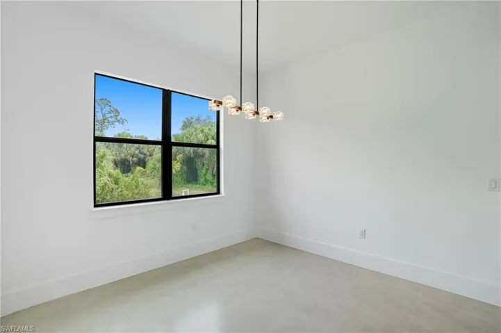 442  4th SE ST, Naples, FL 34117