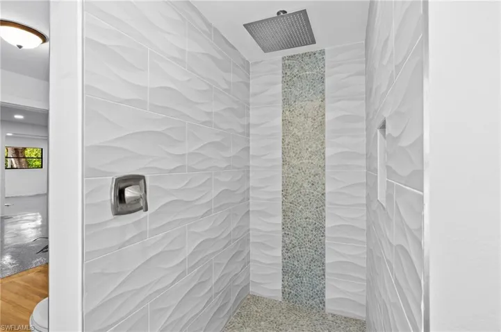 Bathroom featuring a tile shower