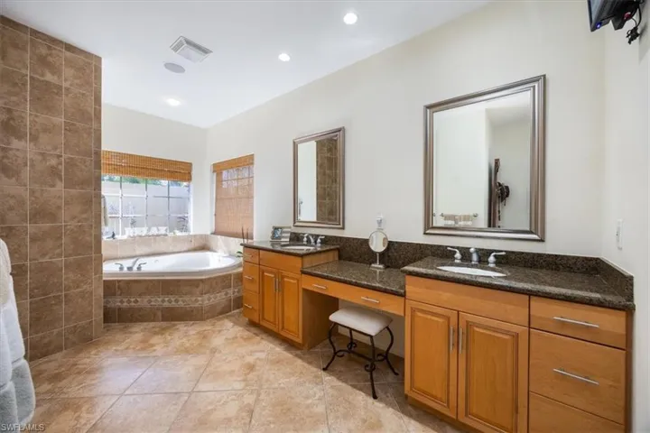 3984  Stonesthrow  CT, Naples, FL 34109