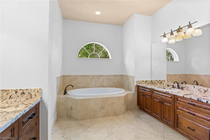 61 Constitution Dr, Naples, Florida 34112
