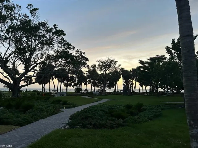 The Park Shore Beach club and Park is located ideally on Park Shore Drive within a mile of Hidden Lake Villas and across the street from the Village Shops on Venetian Bay
