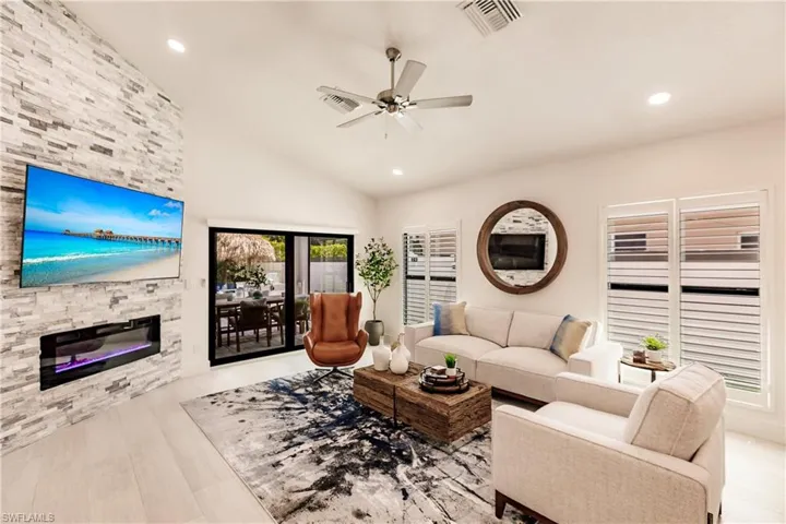 819  96th N AVE, Naples, FL 34108