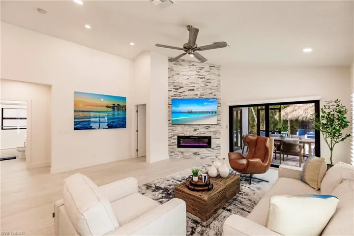 819  96th N AVE, Naples, FL 34108