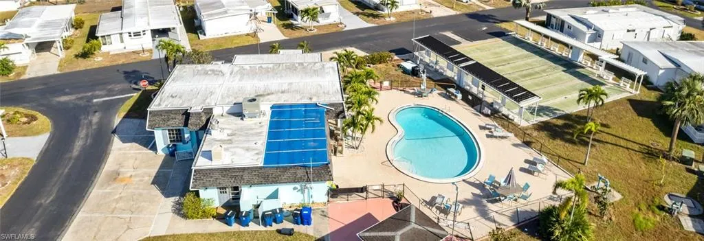 Birds eye view of property