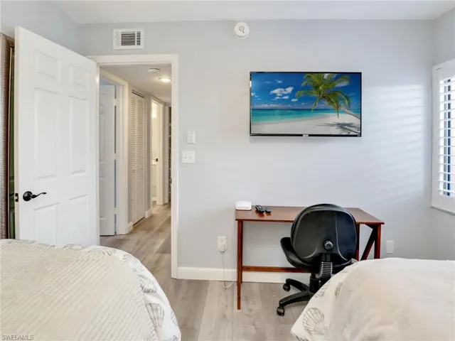 661 Windsurf Ln # 104, Naples Fl 34108