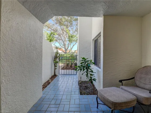661 Windsurf Ln # 104, Naples Fl 34108