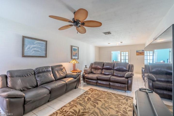 4692  Lakewood  BLVD, Naples, FL 34112