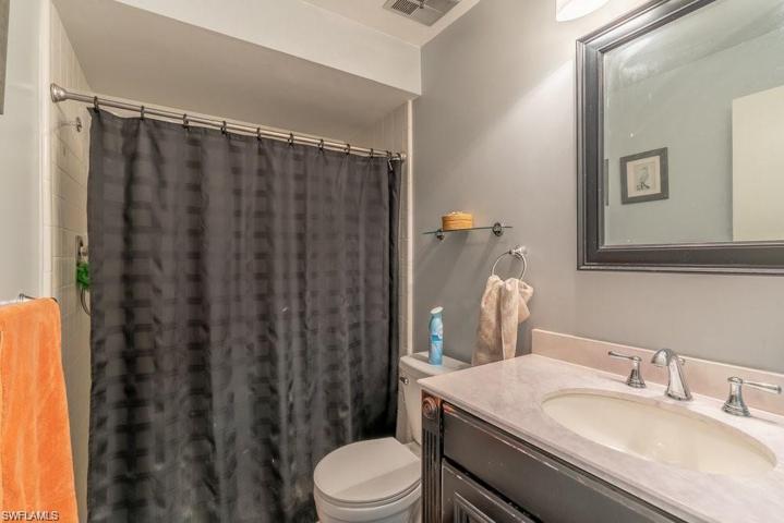 4692  Lakewood  BLVD, Naples, FL 34112