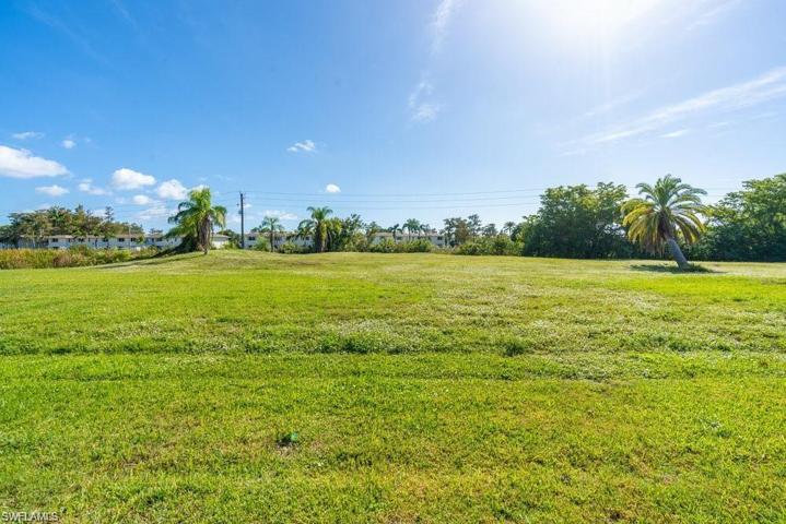 4692  Lakewood  BLVD, Naples, FL 34112